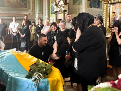 У Мукачеві попрощалися із загиблим захисником Іваном Чавою У Мукачеві попрощалися із загиблим захисником Іваном Чавою