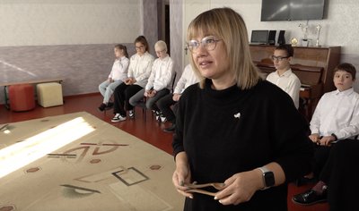 Вистукують "конячки" і "зозульки": учні черкаської спецшколи вчаться грати на ложках Вистукують "конячки" і "зозульки": учні черкаської спецшколи вчаться грати на ложках