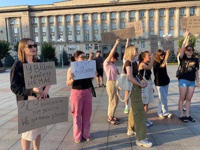 У Черкасах вдруге за день пройшов мітинг проти звільнення Федорова У Черкасах вдруге за день пройшов мітинг проти звільнення Федорова