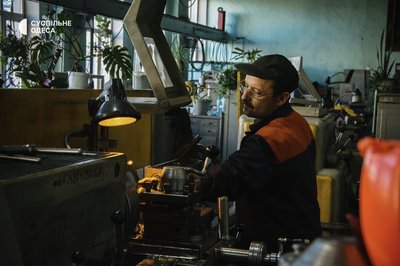 Майже половина працівників на фронті: як під час війни працює локомотивне депо на Одещині Майже половина працівників на фронті: як під час війни працює локомотивне депо на Одещині