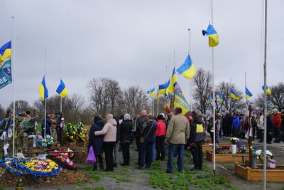 Загинув на Донеччині. У Гайвороні на Кіровоградщині попрощалися із бійцем Сергієм Нестеровичем Загинув на Донеччині. У Гайвороні на Кіровоградщині попрощалися із бійцем Сергієм Нестеровичем