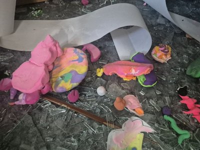 Реактивний “шахед” поранив немовлят і мам у “Центрі матері та дитини” в Сумах Реактивний “шахед” поранив немовлят і мам у “Центрі матері та дитини” в Сумах