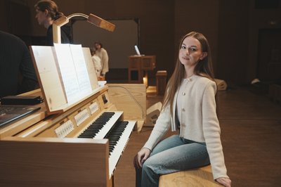 асистентка-стажистка Харківського національного університету мистецтв імені Котляревського Поліна Чорна асистентка-стажистка Харківського національного університету мистецтв імені Котляревського Поліна Чорна