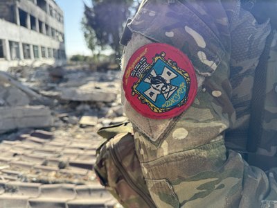 "Вірю, що там, де були руїни, відбудуються школи, і туди знову підуть діти": історія вчителя, що воює на Сумщині "Вірю, що там, де були руїни, відбудуються школи, і туди знову підуть діти": історія вчителя, що воює на Сумщині