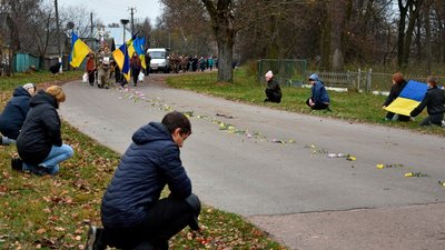 На Чернігівщині поховали військових Віктора Телушка та Євгенія Притику На Чернігівщині поховали військових Віктора Телушка та Євгенія Притику