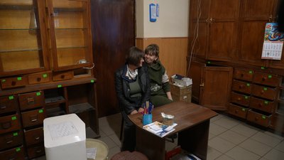 Після ударів КАБами у прифронтовій Новопавлівці на Дніпропетровщині майже не лишилось магазинів Після ударів КАБами у прифронтовій Новопавлівці на Дніпропетровщині майже не лишилось магазинів