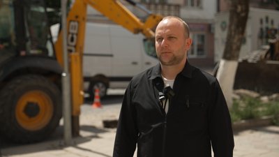 Микола Довгошия , начальник Служби відновленні і розвитку інфраструктури в Тернопільській області, ремонт дороги, Теребовля, Тернопільщина, 8 червня 2026 року Микола Довгошия , начальник Служби відновленні і розвитку інфраструктури в Тернопільській області, ремонт дороги, Теребовля, Тернопільщина, 8 червня 2026 року