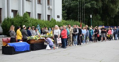 Прощання з солдатом Олександром Ставнійчуком з Хмельниччини Прощання з солдатом Олександром Ставнійчуком з Хмельниччини