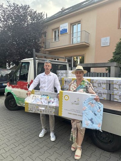 Конкурент Орбана угорський політик Мадяр везе до Києва гумдопомогу для Охматдиту Конкурент Орбана угорський політик Мадяр везе до Києва гумдопомогу для Охматдиту