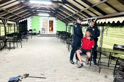П'яний чоловік зайшов у кафе з бойовою гранатою — поліція Рівненщини
