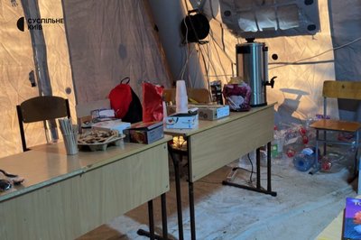 "У нас вдома 5 градусів тепла": кияни можуть зігрітися та поїсти у пунктах незламності "У нас вдома 5 градусів тепла": кияни можуть зігрітися та поїсти у пунктах незламності