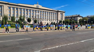 «Шукаємо як підтримку, так і надію»: у Черкасах відбулася щонедільна акція «Не мовчи — полон вбиває» «Шукаємо як підтримку, так і надію»: у Черкасах відбулася щонедільна акція «Не мовчи — полон вбиває»