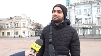 Два роки алеї пам’яті на майдані Корольова у Житомирі: встановили 316 прапорців Два роки алеї пам’яті на майдані Корольова у Житомирі: встановили 316 прапорців