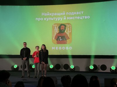 Команда Суспільного на врученні премії "Слушно" подкасту Unzip Команда Суспільного на врученні премії "Слушно" подкасту Unzip
