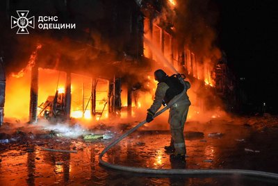 Масована атака РФ на Одесу: фото та відео наслідків Масована атака РФ на Одесу: фото та відео наслідків