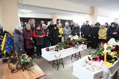 "Дуже добра пара була": у Запоріжжі попрощались з 18-річними Софією Осадчою та Степаном Штиком, котрих вбив дрон РФ "Дуже добра пара була": у Запоріжжі попрощались з 18-річними Софією Осадчою та Степаном Штиком, котрих вбив дрон РФ