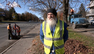 Опале листя: як його утилізують у Луцьку Опале листя: як його утилізують у Луцьку