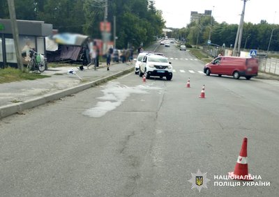 На Житомирщині водій автомобіля в’їхав у будівлю магазину: травмувалися двоє людей На Житомирщині водій автомобіля в’їхав у будівлю магазину: травмувалися двоє людей