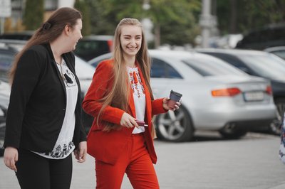 Жінки на святкуванні Дня вишиванки Жінки на святкуванні Дня вишиванки