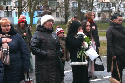 В одеській школі на честь загиблого військового відкрили меморіальну дошку В одеській школі на честь загиблого військового відкрили меморіальну дошку
