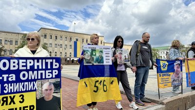 "Герої мають бути вдома": у Кропивницькому відбулась акція на підтримку полонених та зниклих безвісти "Герої мають бути вдома": у Кропивницькому відбулась акція на підтримку полонених та зниклих безвісти