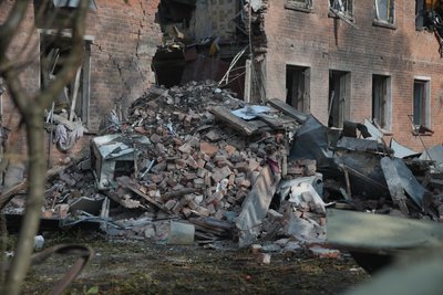 «Ми ледь вилізли, витягували з-під завалів», — наслідки російської атаки на Суми «Ми ледь вилізли, витягували з-під завалів», — наслідки російської атаки на Суми