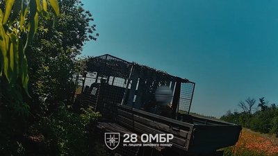 Авто, на якому евакуювали поранених бійців на Костянтинівському напрямку Авто, на якому евакуювали поранених бійців на Костянтинівському напрямку