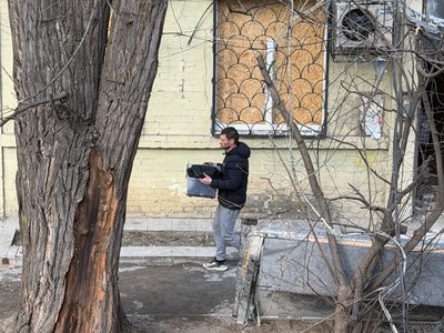 "Перше, що кричала: "Мамо, ти жива?". Атака по будинку у середмісті Дніпра: що розповіли очевидці "Перше, що кричала: "Мамо, ти жива?". Атака по будинку у середмісті Дніпра: що розповіли очевидці
