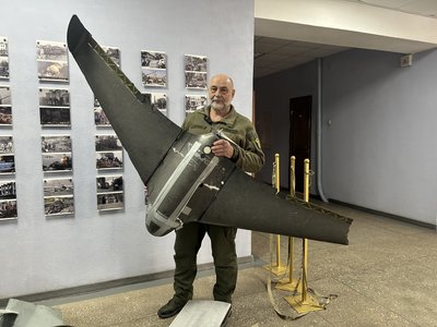 "Навіть дитячі іграшки стають зброєю": до Кременчуцького військового музею передали нові експонати "Навіть дитячі іграшки стають зброєю": до Кременчуцького військового музею передали нові експонати