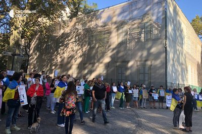 Акція протесту в Одесі: люди вийшли на пікет проти тендерів у день засідання міськради Акція протесту в Одесі: люди вийшли на пікет проти тендерів у день засідання міськради