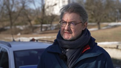 64-річний волонтер з Бельгії привіз у Чернігів авто для військових 64-річний волонтер з Бельгії привіз у Чернігів авто для військових