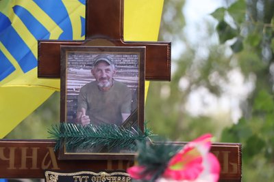 В Охтирці на Сумщині поховали Дмитра Лиску, який загинув від авіаудару В Охтирці на Сумщині поховали Дмитра Лиску, який загинув від авіаудару