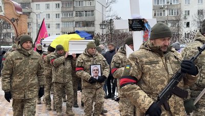 "Важко втрачати близьких". У Сумах попрощались з воїном Віталієм Гусаком "Важко втрачати близьких". У Сумах попрощались з воїном Віталієм Гусаком