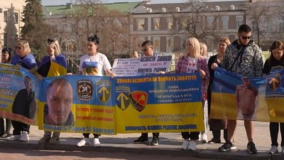 У Кропивницькому провели акцію вшанування загиблих військових У Кропивницькому провели акцію вшанування загиблих військових