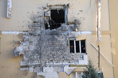 Артилерією – по будинках. Війська РФ вкотре обстріляли Центральний район Херсона Артилерією – по будинках. Війська РФ вкотре обстріляли Центральний район Херсона