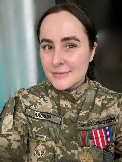 "Я не вмію вигадувати". Ветеранка Аліна Сарнацька про діалоги з Twitter та власний досвід у п'єсах "Я не вмію вигадувати". Ветеранка Аліна Сарнацька про діалоги з Twitter та власний досвід у п'єсах