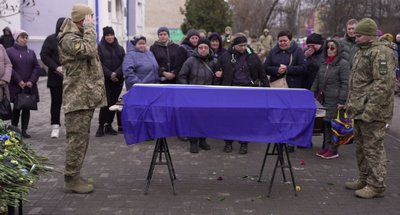 На Дніпропетровщині прощаються з загиблим внаслідок удару по полігону військовим На Дніпропетровщині прощаються з загиблим внаслідок удару по полігону військовим