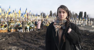 Дарця Веретюк, Микулинецьке кладовище, похорон Юрія Костишина Дарця Веретюк, Микулинецьке кладовище, похорон Юрія Костишина