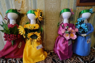 Роботи не продає, лише дарує. Як майстриня з Херсонщини створює колекції ляльок-мотанок Роботи не продає, лише дарує. Як майстриня з Херсонщини створює колекції ляльок-мотанок