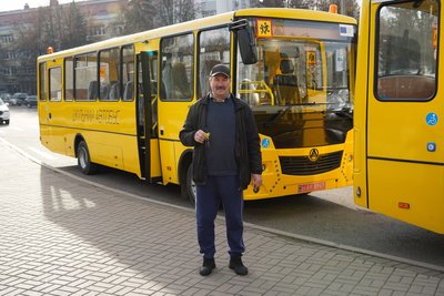 Нові шкільні автобуси передали трьом навчальним закладам Рівненщини Нові шкільні автобуси передали трьом навчальним закладам Рівненщини