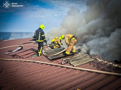 В Одесі загорілися склад і кухня ресторану на узбережжі: пожежу ліквідували В Одесі загорілися склад і кухня ресторану на узбережжі: пожежу ліквідували