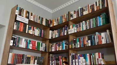 книжкові полиці, книжковий фонд книжкові полиці, книжковий фонд