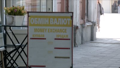 "Краще гроші зберігати в євро": чому дешевшає долар та що буде з курсом найближчим часом "Краще гроші зберігати в євро": чому дешевшає долар та що буде з курсом найближчим часом