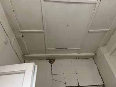 "Провалюється все": як зимують мешканці будинків у Золотоноші на Черкащині через місяць після атаки "Провалюється все": як зимують мешканці будинків у Золотоноші на Черкащині через місяць після атаки