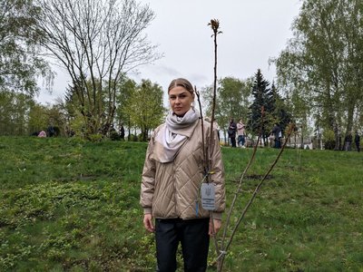 У Житомирі в пам'ять про загиблих військових висадили 22 дерева біля Монументу слави У Житомирі в пам'ять про загиблих військових висадили 22 дерева біля Монументу слави