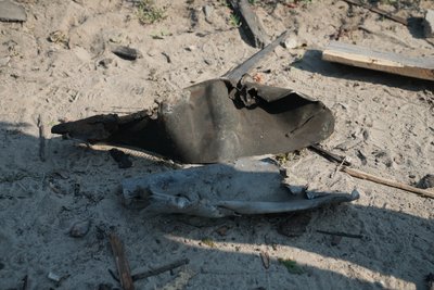 Допомагали вибратися через вікно: у Сумах КАБи знищили столярний цех та пошкодили оселі, є поранені Допомагали вибратися через вікно: у Сумах КАБи знищили столярний цех та пошкодили оселі, є поранені