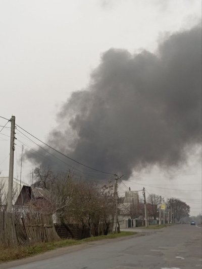 У Малині на Житомирщині на СТО зайнялися відпрацьовані шини — у місті зафіксували задимлення У Малині на Житомирщині на СТО зайнялися відпрацьовані шини — у місті зафіксували задимлення