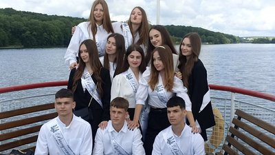 Учні Тернопільської школи-ліцею №6, останній дзвоник Учні Тернопільської школи-ліцею №6, останній дзвоник