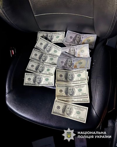 5 000 доларів за перетин кордону військовозобов'язаним: працівнику сільради на Черкащині оголосили про підозру 5 000 доларів за перетин кордону військовозобов'язаним: працівнику сільради на Черкащині оголосили про підозру