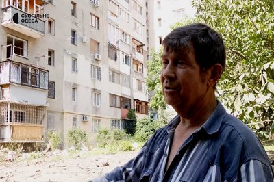 Мешканець зруйнованого будинку в Одесі